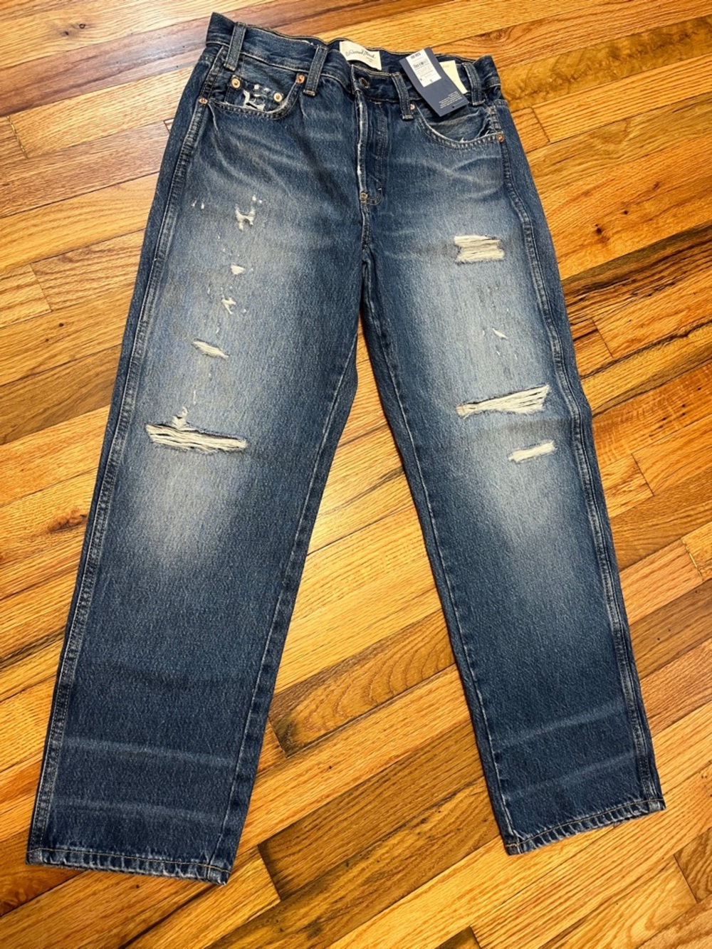 Universal Thread Mid Rise Boyfriend Jeans Distressed Sz 2 Retail $38 Buttonfly